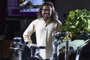 Low-Res_Dr Mohan with the robot